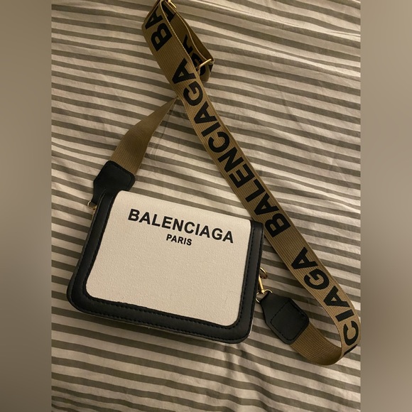 B Summer Bag - Picture 1 of 2